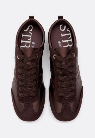 Sneakers med fin sula i satineffekt