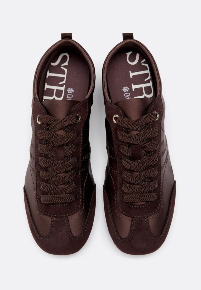 Sneakers med fin sula i satineffekt