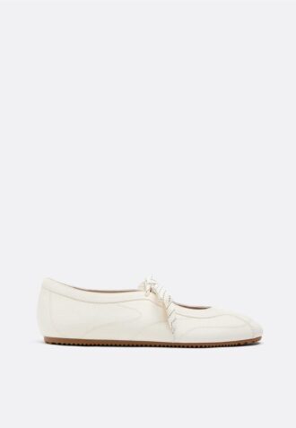 sneakers med rosett 1 330x477 - Sneakers med rosett