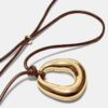 Snörhalsband med berlock