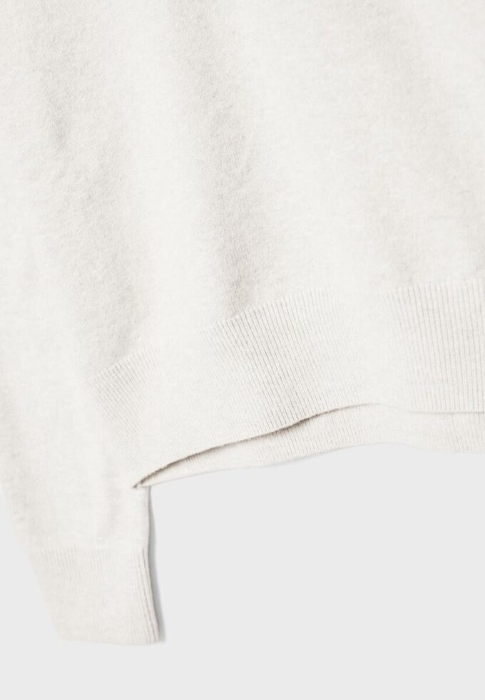 Soft Touch-basplagg med stickade detaljer