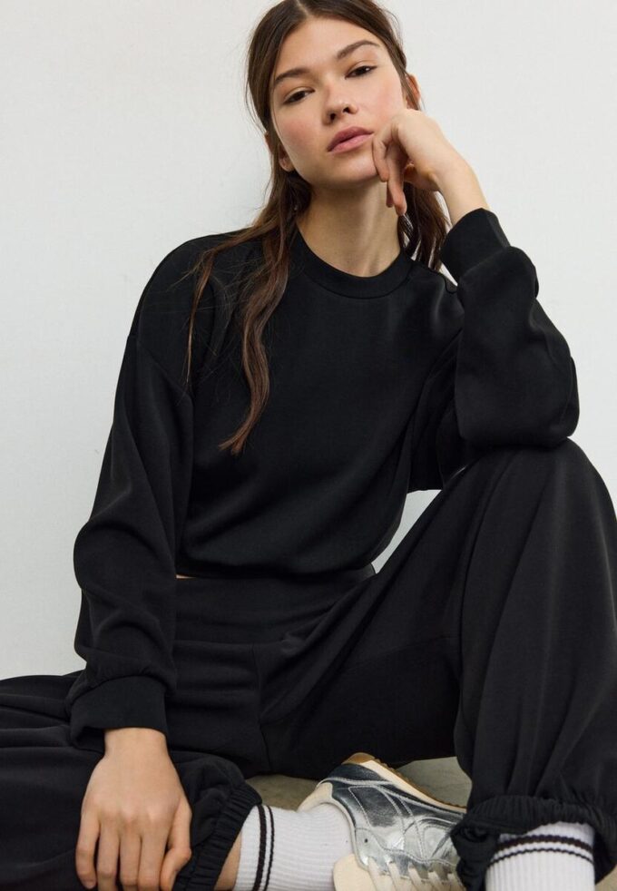 Soft Touch sweatshirt med fladdermusärmar Soft Touch sweatshirt med fladdermusärmar
