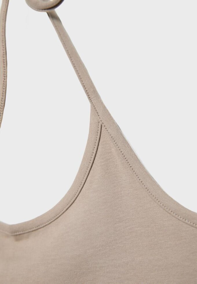 Stickad halterneck-toppar