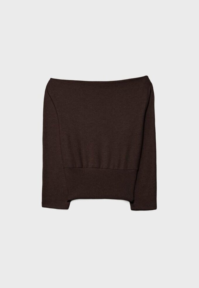 Stickad T-shirt med båthals och skärp som bälte