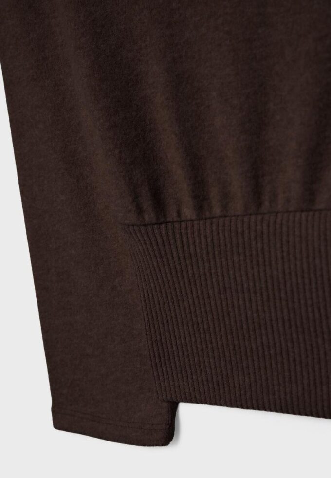 Stickad T-shirt med båthals och skärp som bälte