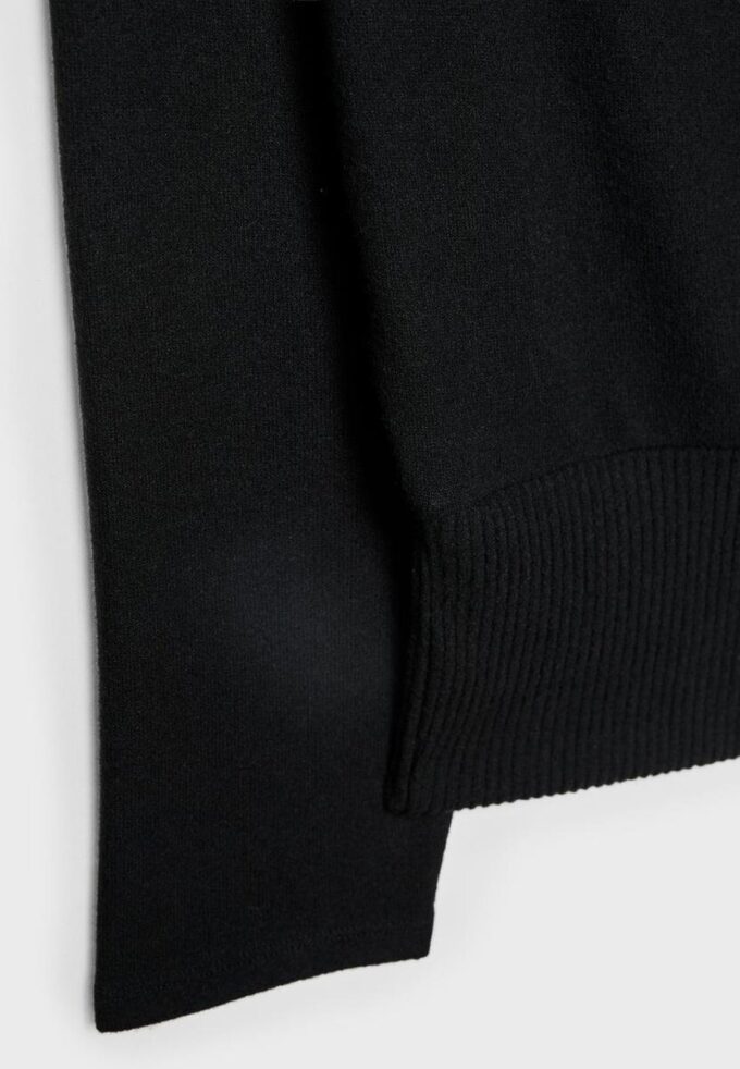 Stickad T-shirt med båthals och skärp som bälte