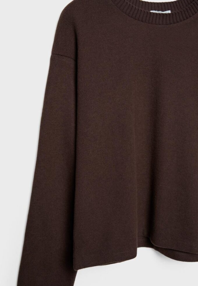 Stickat T-shirt med rund hals