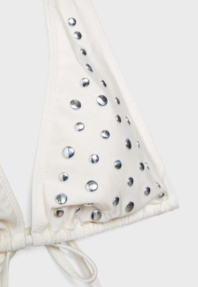 Stor bikinitopp med nitar Stor bikinitopp med nitar