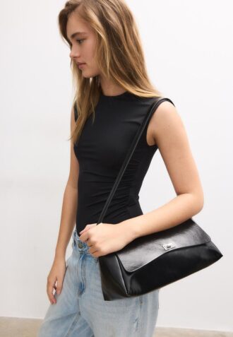 Stor crossbody-väska med lock