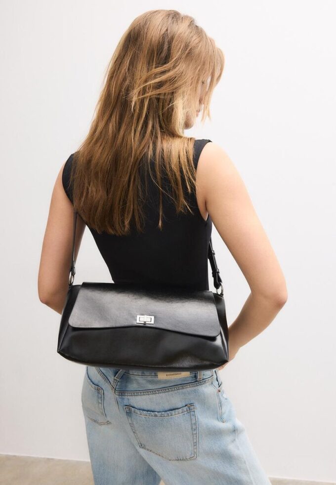 Stor crossbody-väska med lock