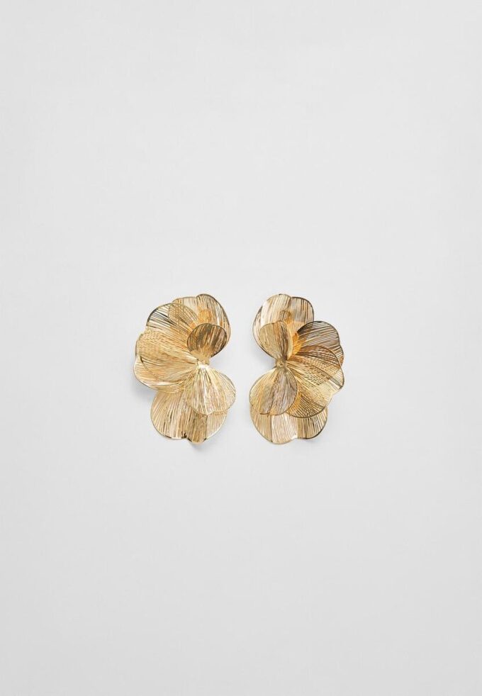 Strukturerade blommiga örhängen