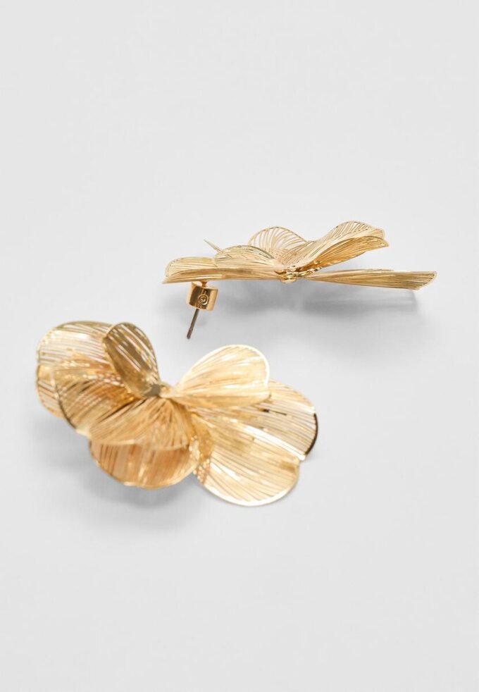 Strukturerade blommiga örhängen