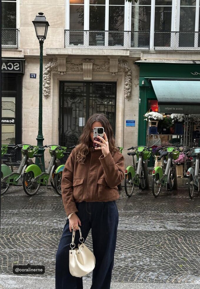 Styv bucketväska med öglor