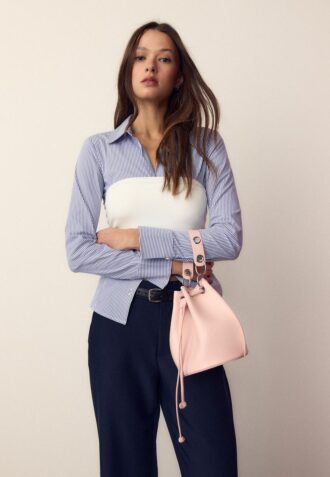 Styv bucketväska med öglor