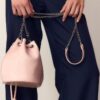 Styv bucketväska med öglor