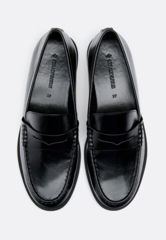 Svarta loafers i skinnimitation