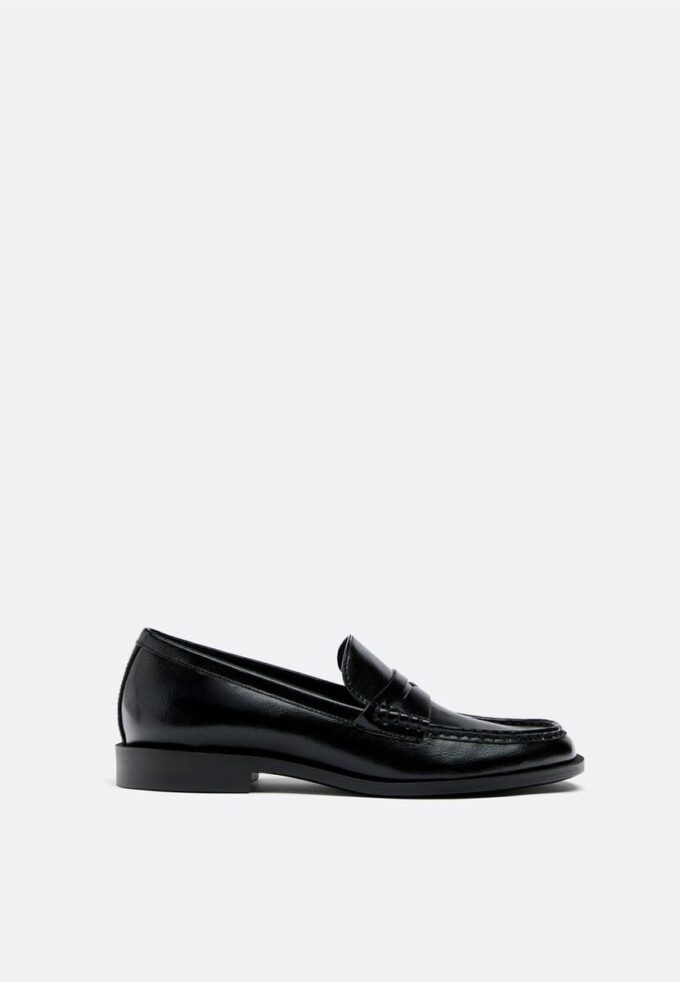 Svarta loafers i skinnimitation