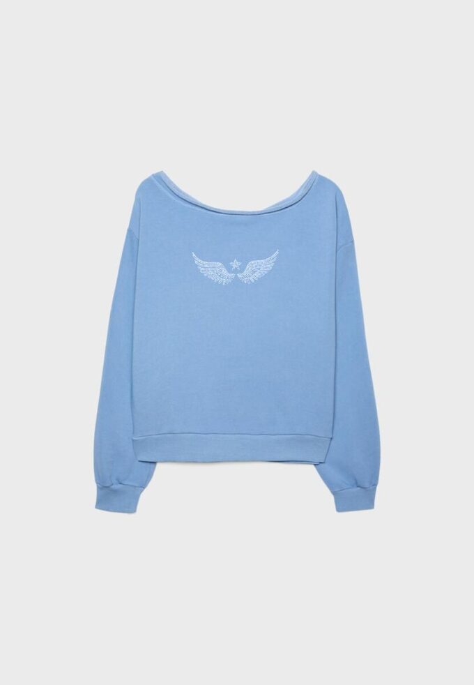 Sweatshirt med båthals och strassvingar Sweatshirt med båthals och strassvingar