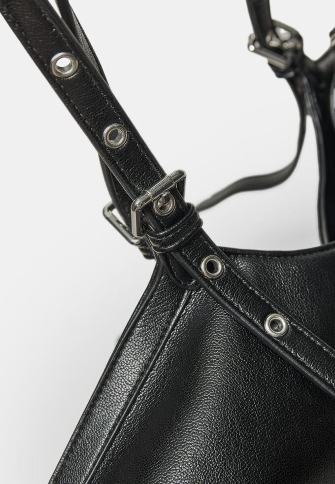Tote-väska med mini-spänne