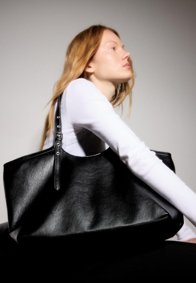 Tote-väska med mini-spänne