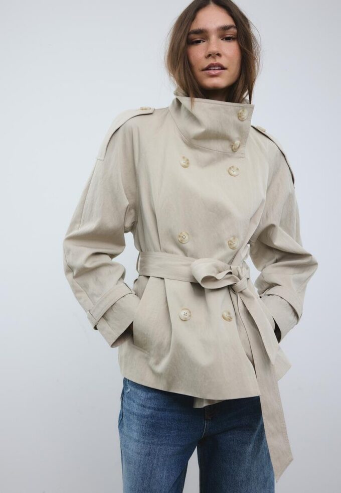 Trenchcoat med hög hals