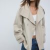 Trenchcoat med hög hals