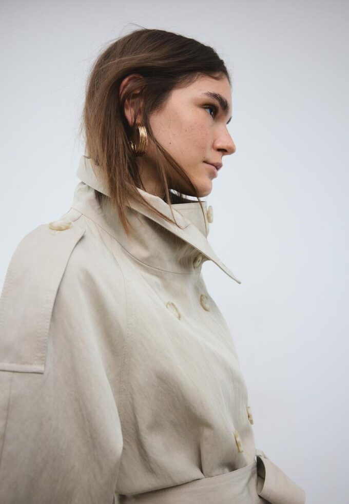 Trenchcoat med hög hals