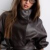 Trenchcoat med hög krage i skinnimitation Trenchcoat med hög krage i skinnimitation