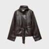 Trenchcoat med hög krage i skinnimitation Trenchcoat med hög krage i skinnimitation