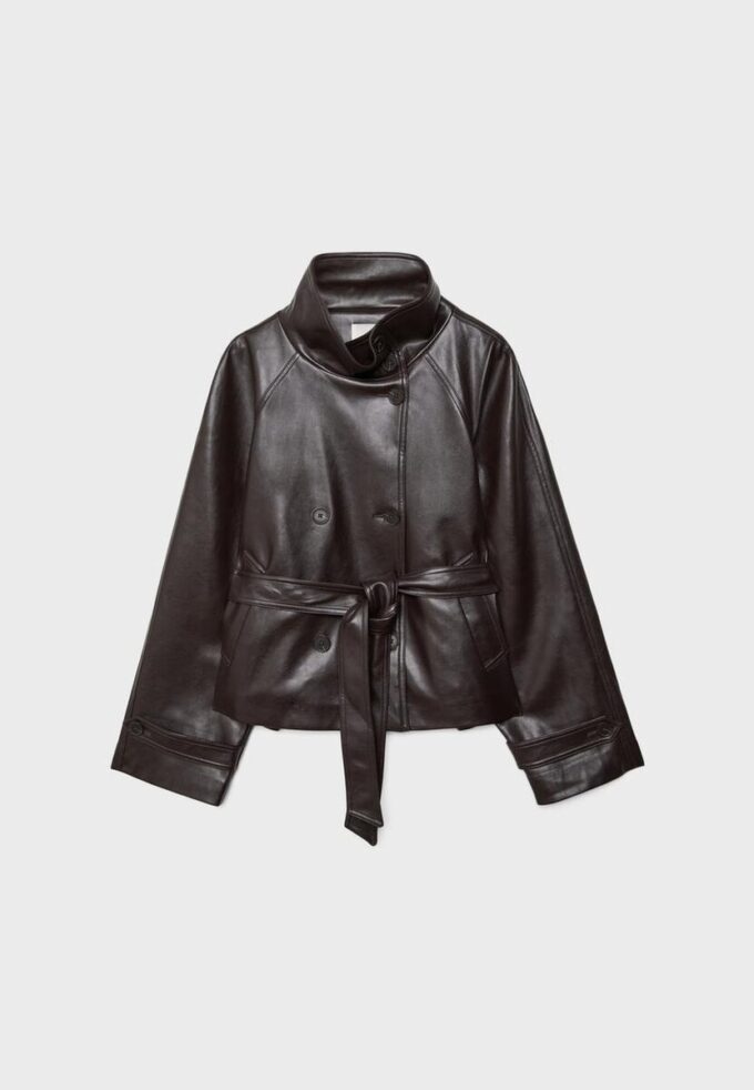 Trenchcoat med hög krage i skinnimitation Trenchcoat med hög krage i skinnimitation