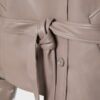 Trenchcoat med hög krage i skinnimitation Trenchcoat med hög krage i skinnimitation