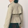 Trenchcoat med hög krage och bälte