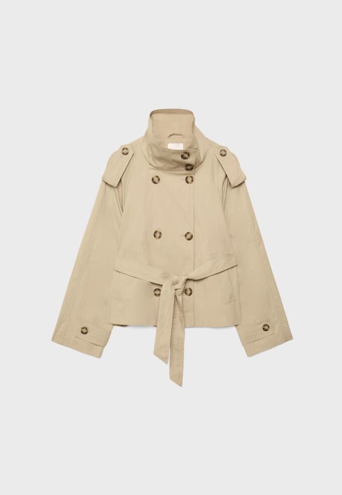 Trenchcoat med hög krage och bälte