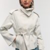 Trenchcoat med hög krage och bälten