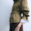 Trenchcoat med hög krage och bälten