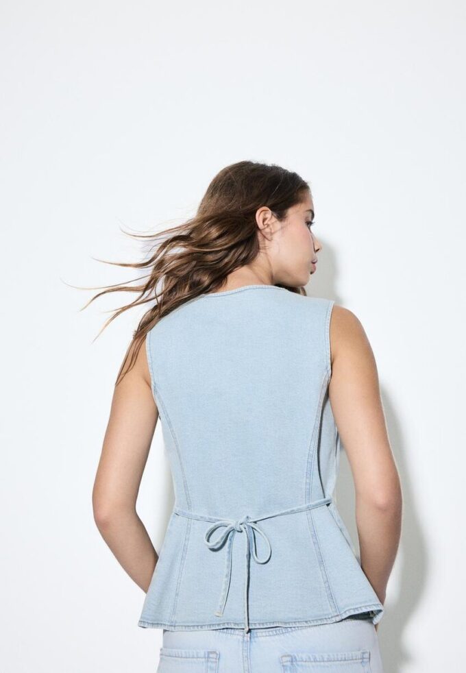 Åtsittande denimtop