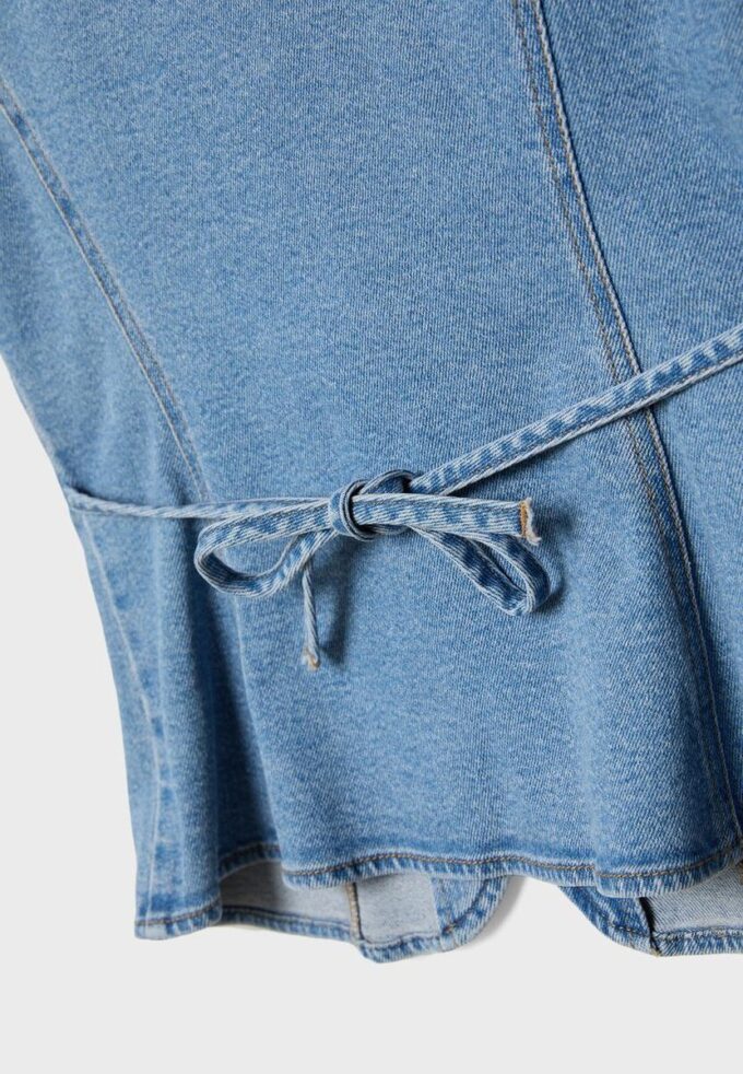 Åtsittande denimtop